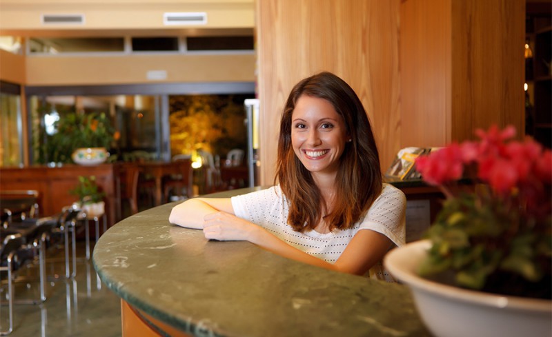 receptionist-hotel-columbia-marina-romea.jpg