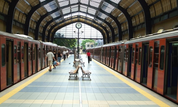 Athens_Metro_Piraeus_station.jpg